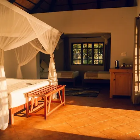 Masumu River Lodge Binga Exterior photo